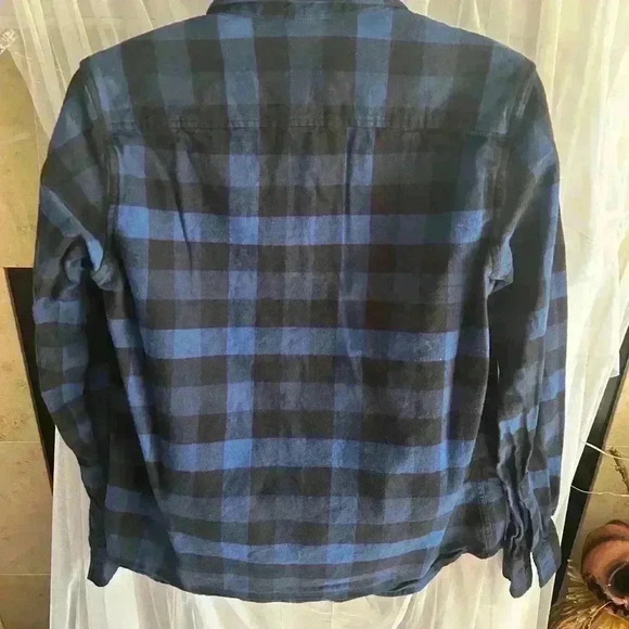 Oakley Men’s Flannel Button Up Shirt. Blue & Black Check. XL. Preowned. - Picture 2 of 6